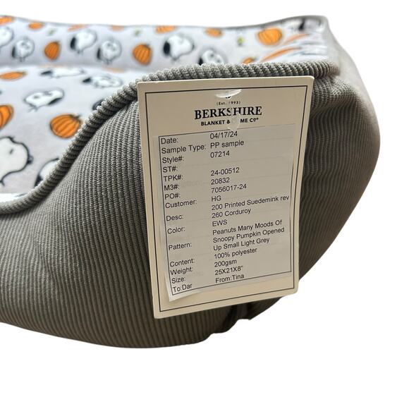 Peanuts Many Moods Of Snoopy Fall Pumpkin Corduroy Dog Bed NWT Gray Soft Cozy - Picture 5 of 6